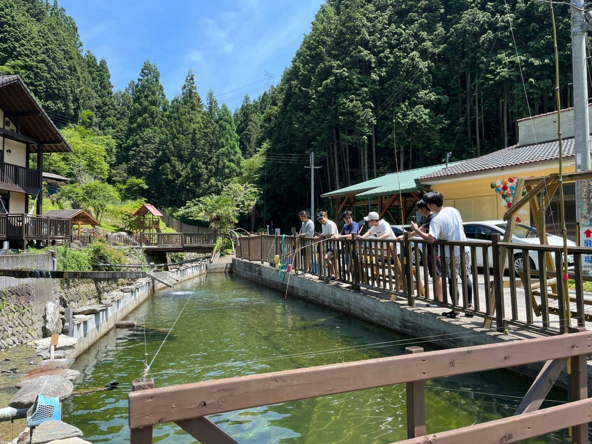 広々ログハウスを一棟貸切!屋根付きBBQ場、貸切サウナ、ピザ窯、アマゴ釣りも楽しめます!